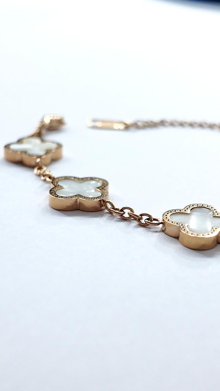 Presence Pearl White